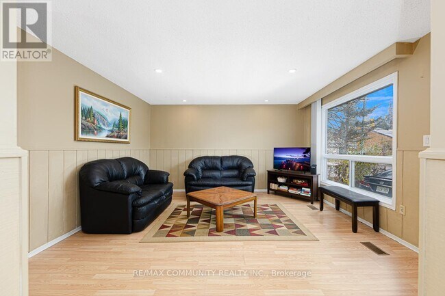 8 58th St S in Wasaga Beach, ON - Building Photo - Building Photo