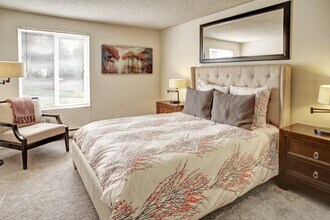 Lakeside Apartments in Mountlake Terrace, WA - Foto de edificio - Building Photo