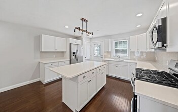 469 Sherman St in Canton, MA - Building Photo - Building Photo