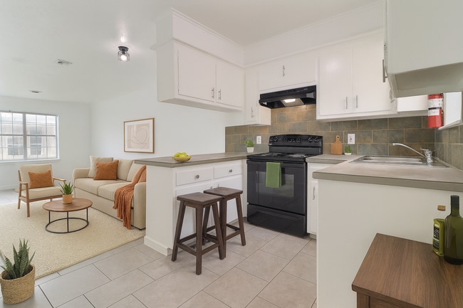 6116 S Madison Plz, Unit B