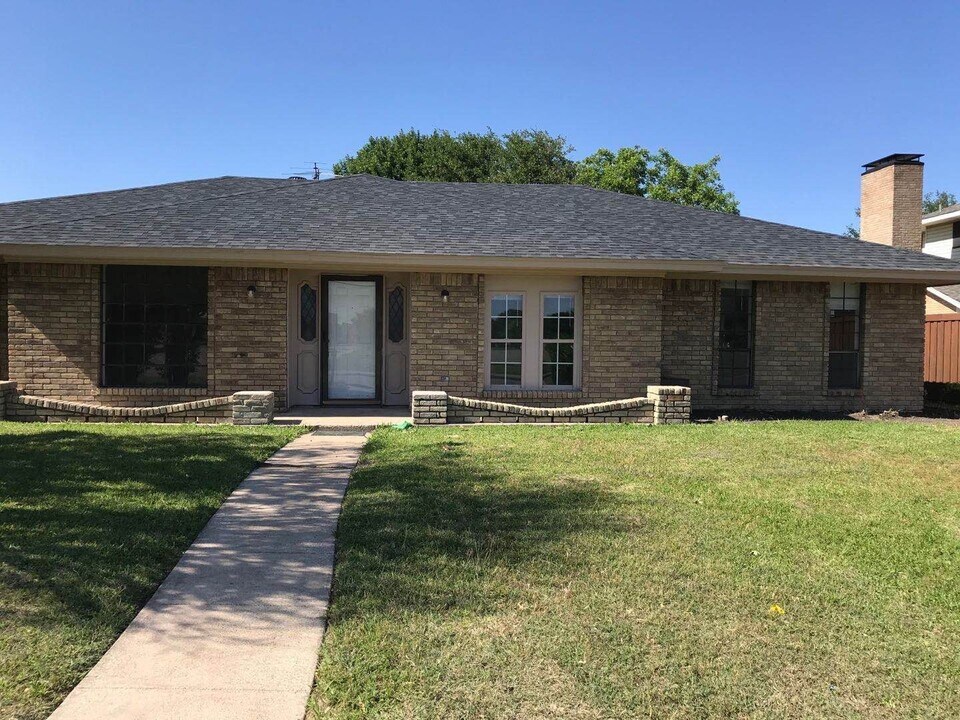 2805 Parkhaven Dr in Plano, TX - Building Photo