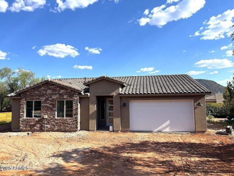 375 Verde Valley School Rd in Sedona, AZ - Building Photo
