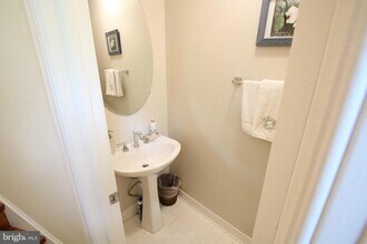 13728 Valley Oak Cir in Rockville, MD - Building Photo - Building Photo