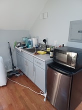 11 Belvoir Rd, Unit Studio in Milton, MA - Building Photo - Building Photo