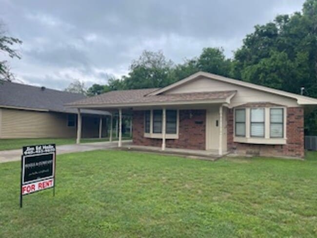 property at 1038 W Sloan St