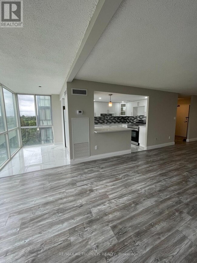 350-350 Webb Dr in Mississauga, ON - Building Photo - Building Photo