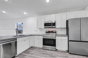 7777 NW 8th Ct in Miami, FL - Building Photo