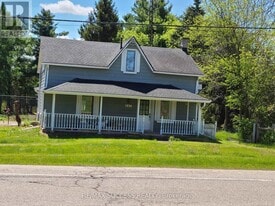 687 New Dundee Rd in Kitchener, ON - Building Photo
