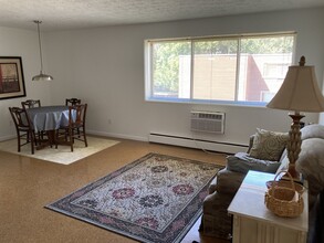 Carrollton Manor Apartments in Indianapolis, IN - Building Photo - Building Photo