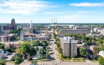 Ferris Park Towers in Lansing, MI - Foto de edificio - Building Photo