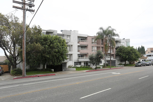 10720 Palms Apartments in Los Angeles, CA - Foto de edificio - Building Photo