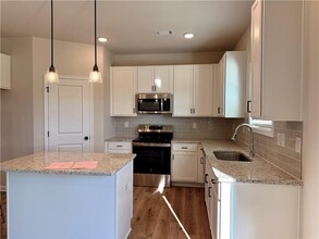 401 Fox Crk Dr in Braselton, GA - Building Photo - Building Photo