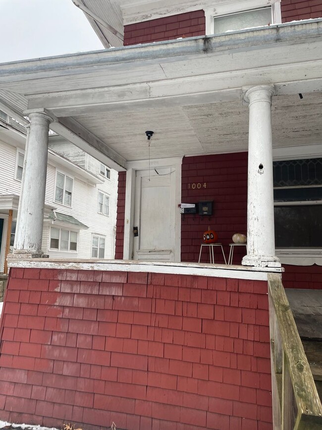 property at 1002 Constitution St