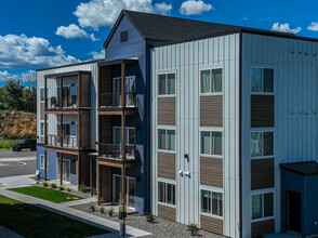 Summit & Sky LLC in Bozeman, MT - Foto de edificio - Building Photo