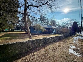 34 Maple Ave in Northport, NY - Building Photo