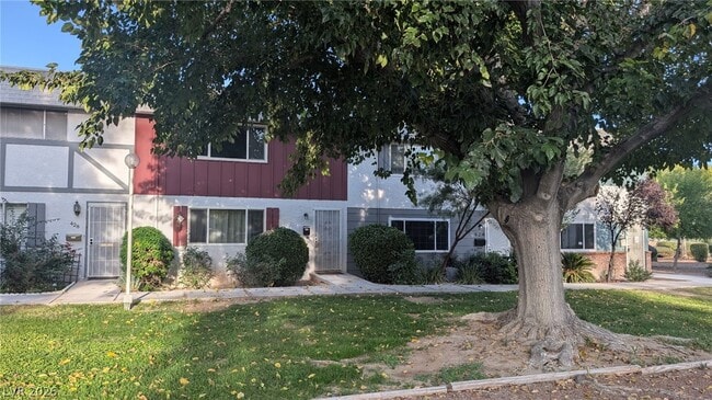 property at 426 Greenbriar Townhouse Way