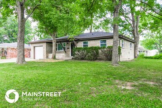 2215 Cavalier Dr in Louisville, KY - Foto de edificio - Building Photo