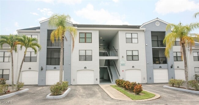 13571 Eagle Ridge Dr in Ft. Myers, FL - Building Photo - Building Photo
