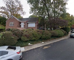 639 Oakdene Ave, Unit 1 in Ridgefield, NJ - Building Photo