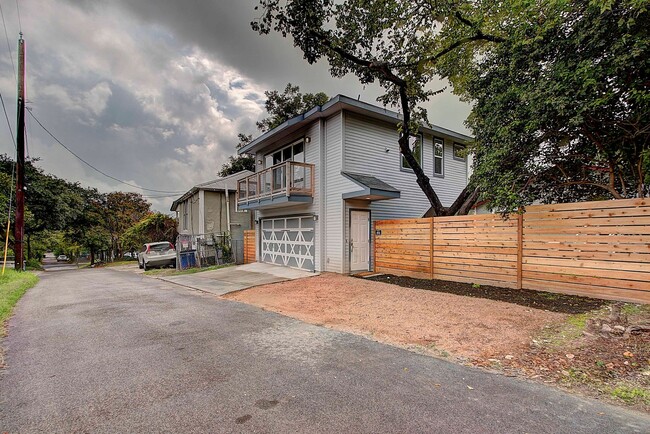 806 W Live Oak St in Austin, TX - Building Photo - Building Photo