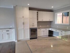 1172 Park Pacifica Ave in Pacifica, CA - Building Photo - Building Photo