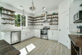 14051 NE 167th St in Woodinville, WA - Building Photo - Building Photo