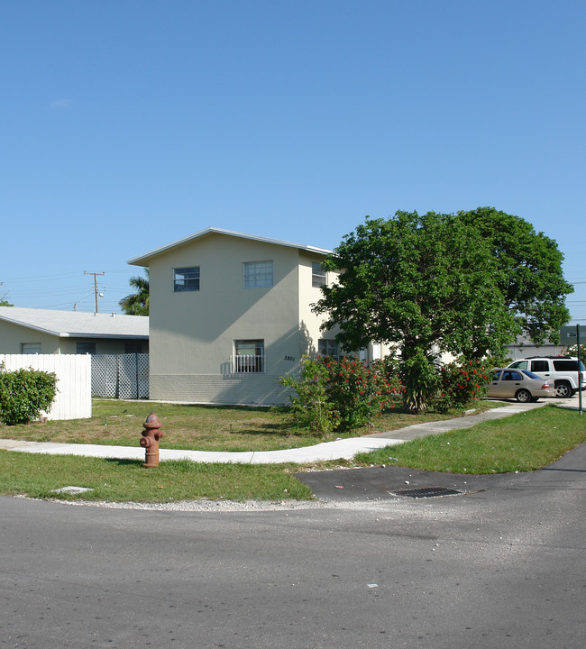 3801 SW 13th Ct in Fort Lauderdale, FL - Building Photo