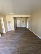 824 Roberts Ln in Bakersfield, CA - Building Photo - Building Photo