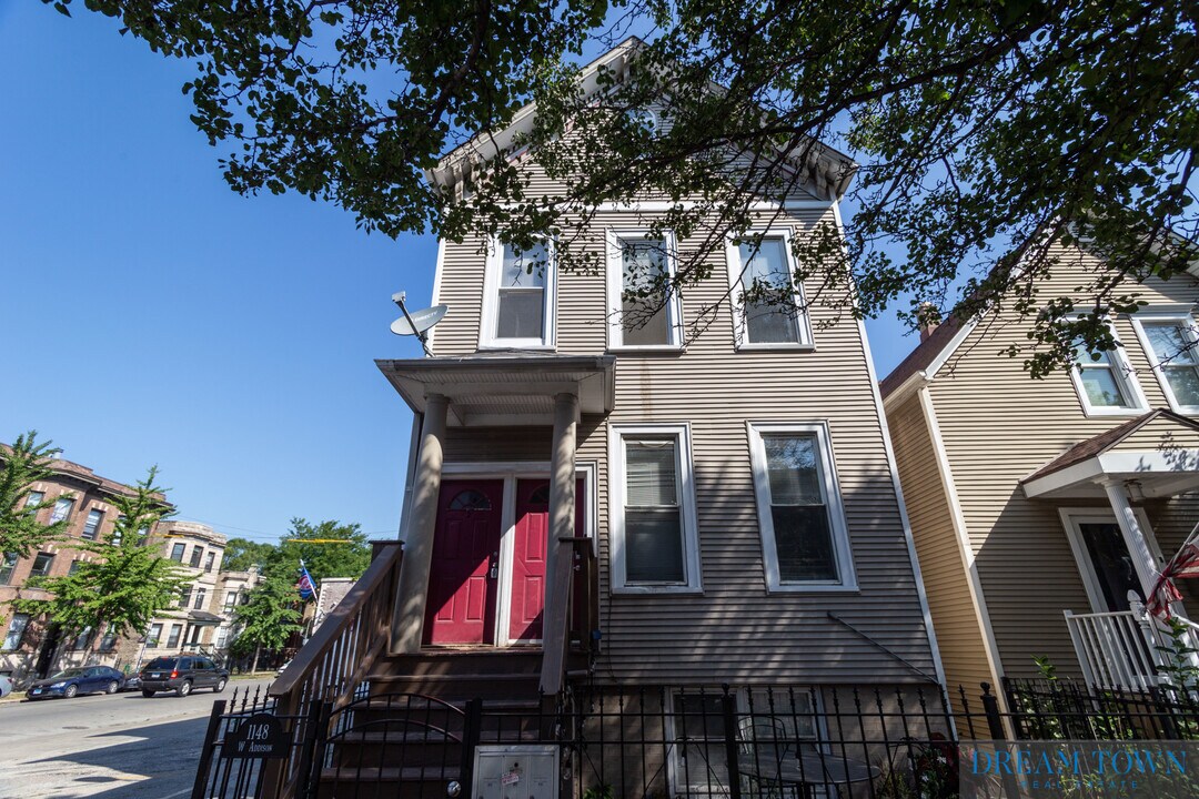 1148 W Addison St, Unit 2 in Chicago, IL - Building Photo