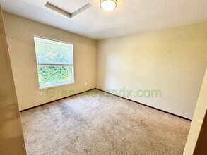 10046 N Lombard St in Portland, OR - Building Photo - Building Photo