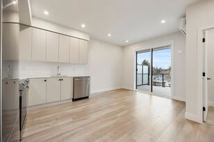 45511-45511 Campus Dr in Chilliwack, BC - Building Photo