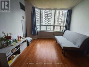 25-825 Maitland St in Toronto, ON - Building Photo - Building Photo