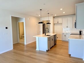 2 Codman Wy in Westborough, MA - Building Photo - Building Photo