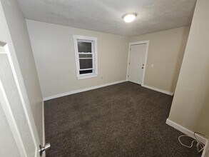 161 4th St in Leominster, MA - Foto de edificio - Building Photo