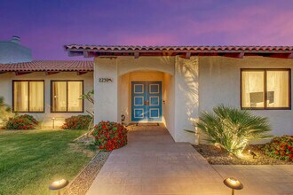 2230 Tamarisk Rd in Palm Springs, CA - Building Photo - Building Photo