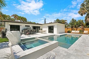 811 NE 17th Ct in Fort Lauderdale, FL - Building Photo