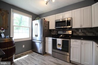 1644 Purple Sage Dr in Herndon, VA - Building Photo - Building Photo