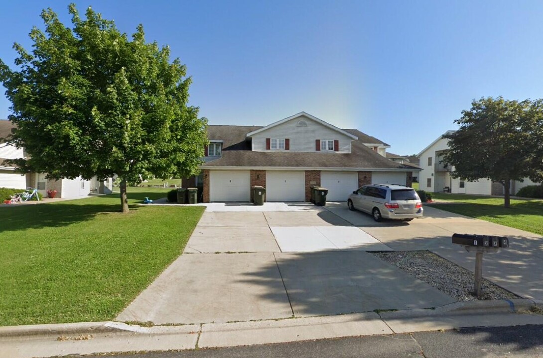 3135 Edmonton Dr in Sun Prairie, WI - Foto de edificio