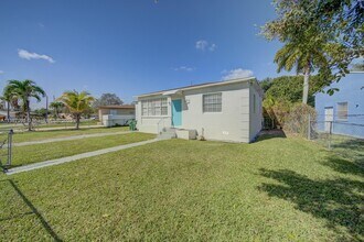 1471 NW 93rd St in Miami, FL - Building Photo - Building Photo