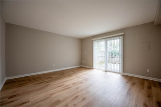 The Riverside Apartment Homes in Indianapolis, IN - Building Photo - Interior Photo
