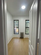 811 Willoughby Ave, Unit Parlor in Brooklyn, NY - Foto de edificio - Building Photo