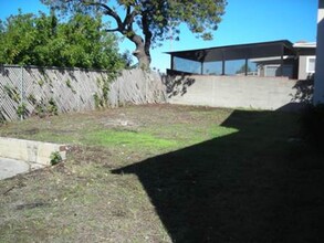 1828 Rowan St in San Diego, CA - Foto de edificio - Building Photo