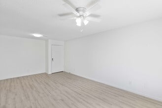 Recently updated apartments in Des Moines, IA - Foto de edificio - Building Photo