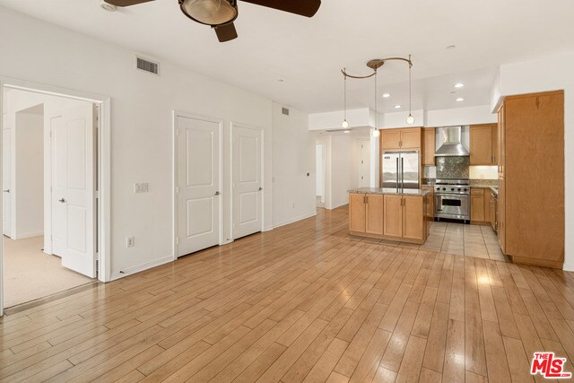 4050 Glencoe Ave-Unit -318 in Marina Del Rey, CA - Building Photo - Building Photo