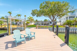 291 N Tessier Dr in St Pete Beach, FL - Building Photo