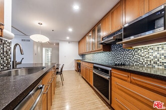 222 S Central Ave in Los Angeles, CA - Building Photo - Building Photo