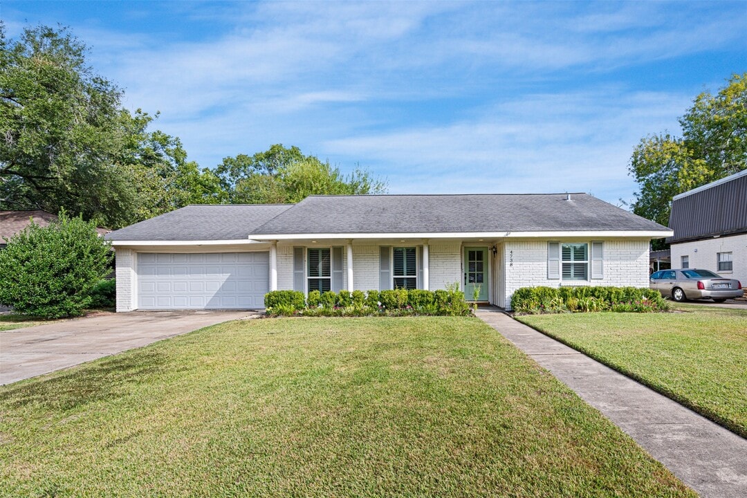 4738 Spellman Rd in Houston, TX - Building Photo