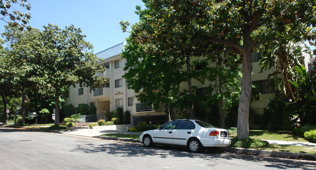 350 S Oakland in Pasadena, CA - Foto de edificio - Building Photo