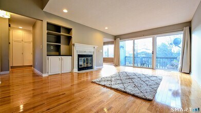 10 Ledgewood Dr in Brookfield, CT - Building Photo - Building Photo