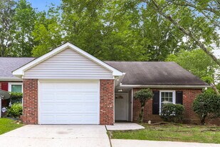7960 Creekstone Way in Riverdale, GA - Building Photo
